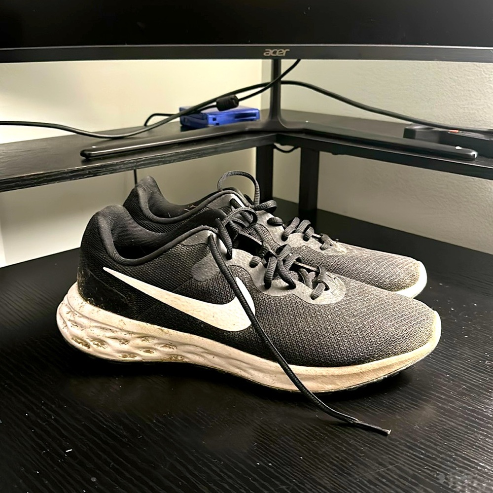 Mens Nike running shoes